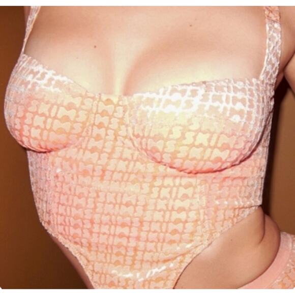 Skims Logo Peach Velvet Corset Crop Top Size Small NWT - Picture 3 of 6